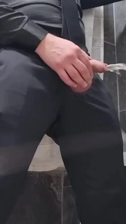 AND SEXY FULL VIDEO WITH EXCLUSIVE PISS - SEXY GUY JERKS OFF AND PISSES BEFORE