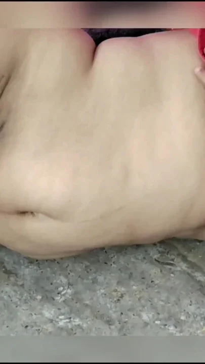 TAMIL hotwife who wants a body massage gets fingering by her neighbour Clip 1