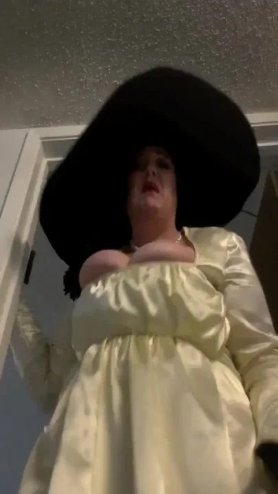 Impregnate Lady Dimitrescu