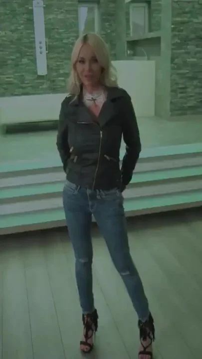 Sexy blonde Rachele Richey will do anything for you