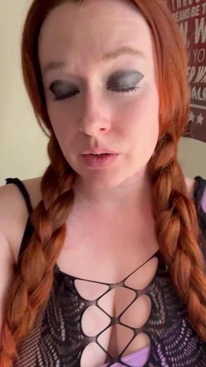Hot goth babe Halloween makeup