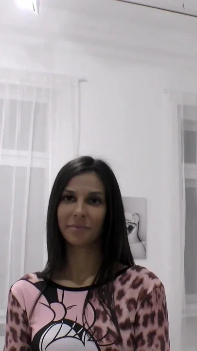 Skinny newcomer Kim takes her first dinosaur cock