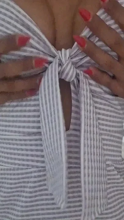 Daniela Santos Giving It to the Delivery Boy and Even Got Him to Suck Her Big Dick