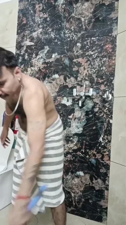 Indian desi man enjoy masterbation show with neighbour Clip 1