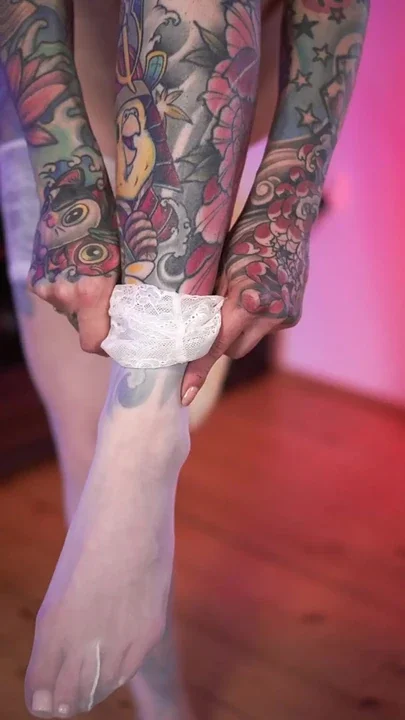 Watch my tattooed legs dress up