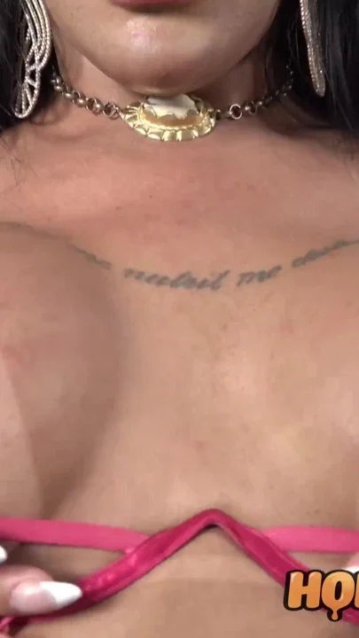 Bubble butt mature transsexual steer brunelly masturbates