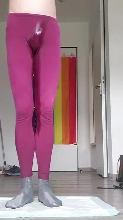 Pissing in Same Leggins Again