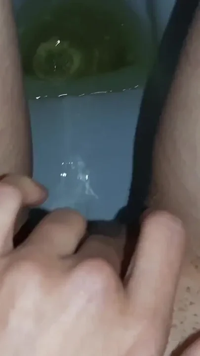 In a public toilet I jerk off and pee at the same time Clip 1