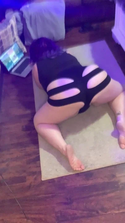 BlancaGirlBBW stretches out showing that big ass