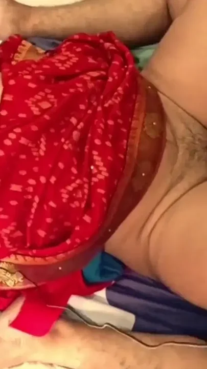 Hot indian aunty Sunisha wearing Red saree fucked Hard By His boyfriend sukant