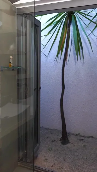 Shower Time with Candice & Betzz