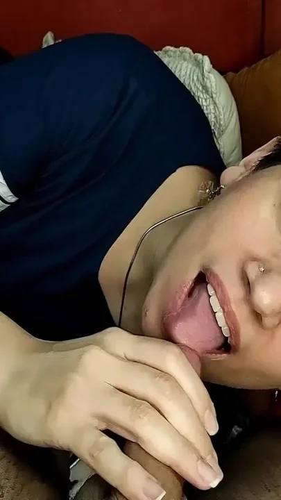 Quickie Blowjob on the Couch and Cum Mouthful