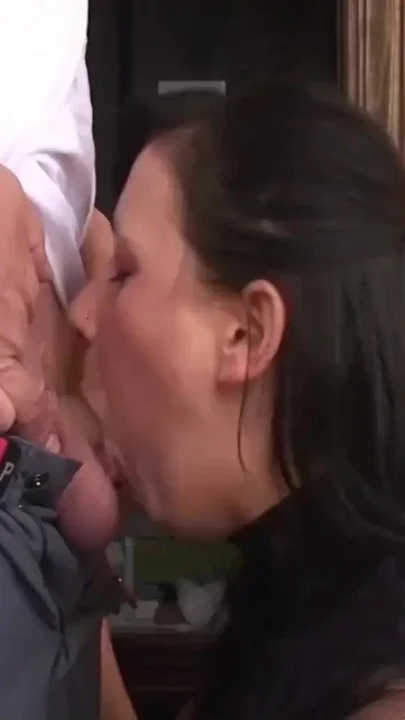 Deepthroat MILF