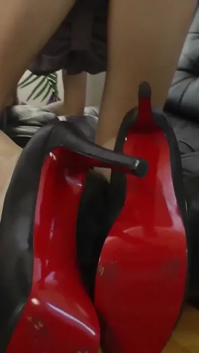 Long-legged Teen Gets Anally Gaped