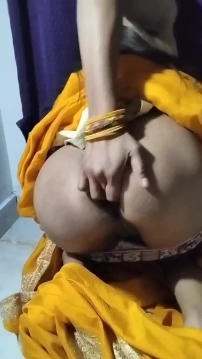 Hot wife yellow shari solo Clip 1