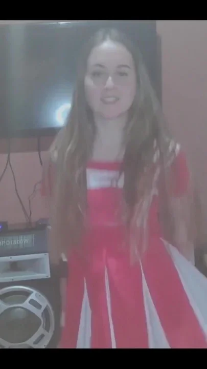 Hot cheerleader masturbates after cheering