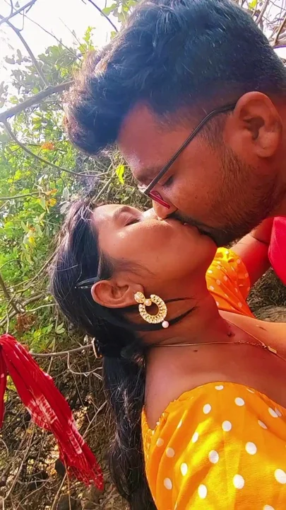 Forest outdoor Indian desi village bhabhi sexy look suking hot boy land outdoor