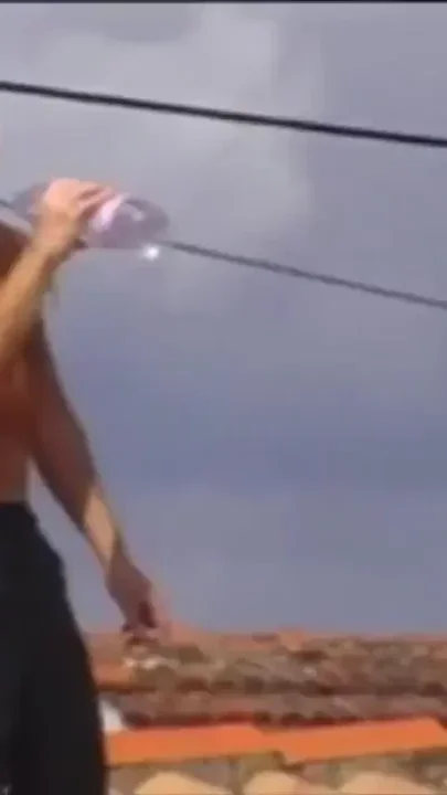 Straight worker show his cock to the cum outdoor