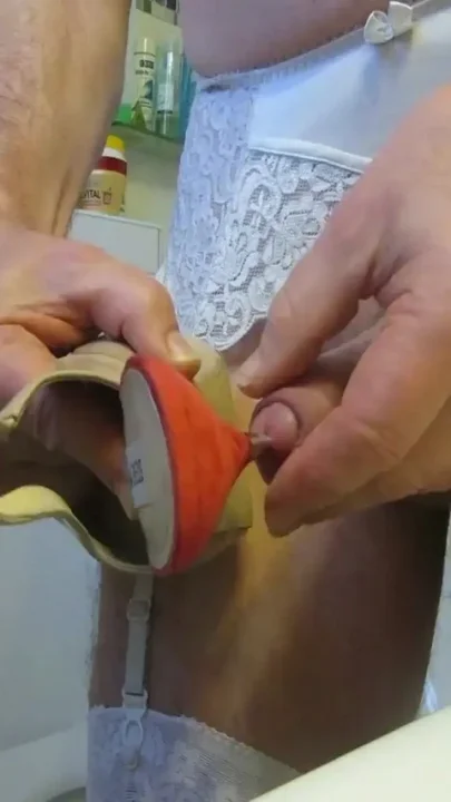 Sliding the heel deep inside