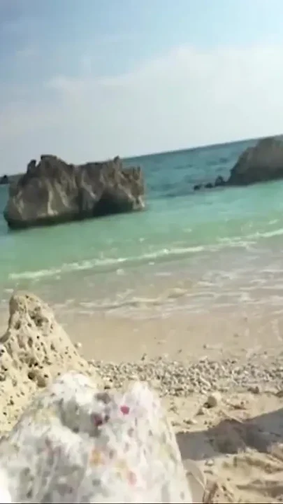 Gravure Idol Behind-the-scenes in Okinawa a Daring off-camera Moment Captured