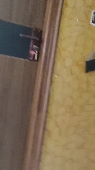 Kamwali bai jhadu pochha kar rahi hai uski bade bade bol dekh kar Muth Marne ka Clip 1