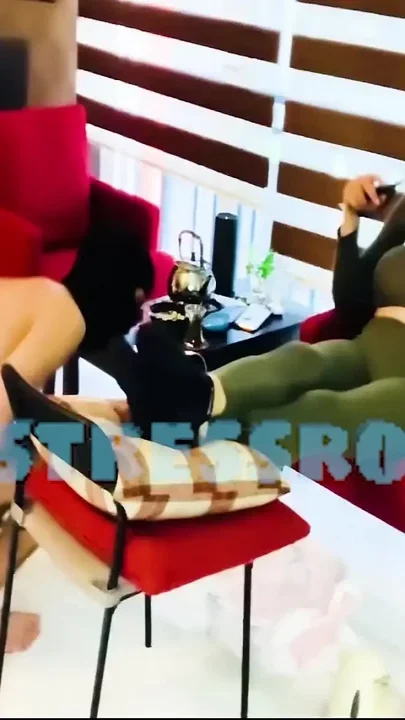 Do Foot Massage for Your Mistress Rola