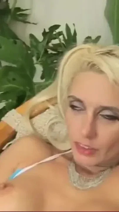 Strong double penetration for a nasty blonde