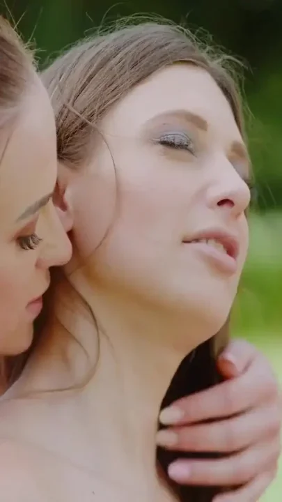 Talia Mint and Vinna Reed enjoy a phenomenal threesome