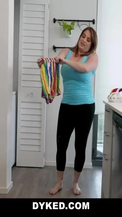 Curvy MILF Maggie Green finds strap on dildo in stepdaughter's room