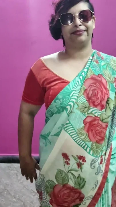 Hot Tamil Wife Seducing Neighbour
