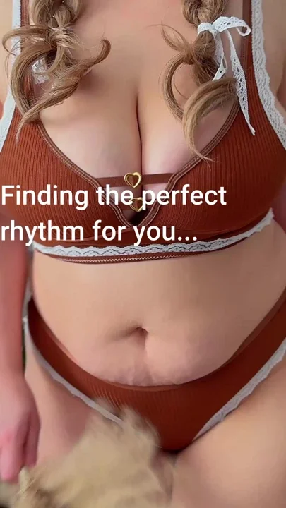 A MILF with a huge bum is walking on the treadmill and her boobs are bouncing
