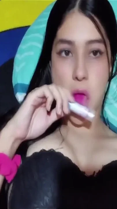 Porn Actress Yuliethgomez Shows Her Stuff real Homemade