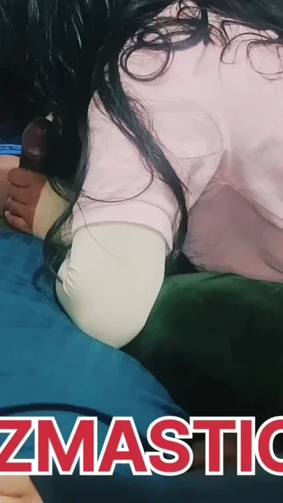 Hot bhabhiji Ne chocolate lagakar Mera land chusa Clip 2