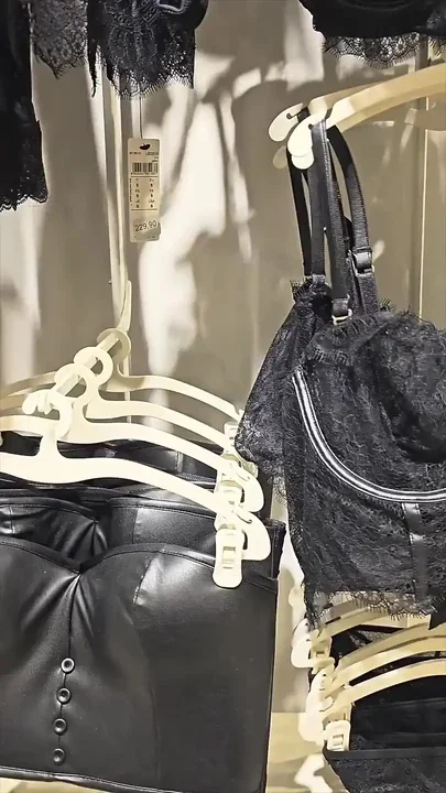 Mature Lady Nude Play in Fitting Room