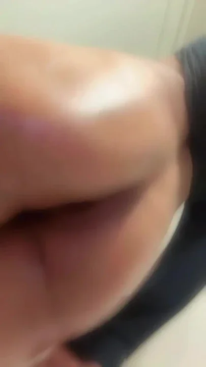 Femboy Twerking fat ass booty and riding dildo