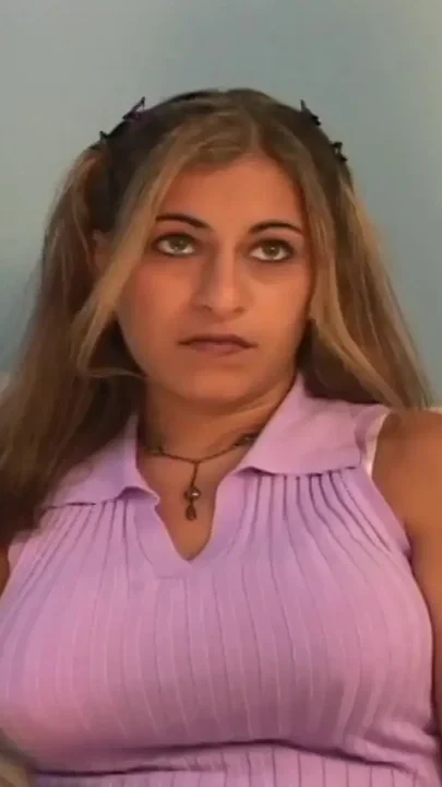 Exotic brunette spreads her pussy on the casting couch