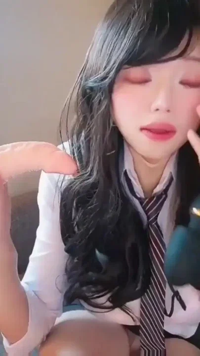 Engsub Pretty schoolgirl elf gives huge dildos a deep-throat falling tears and