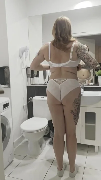 Mommy Changes Her Underwear and Then Goes to Pee