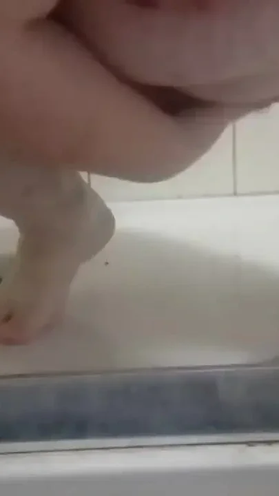Orgassmuss in the Shower