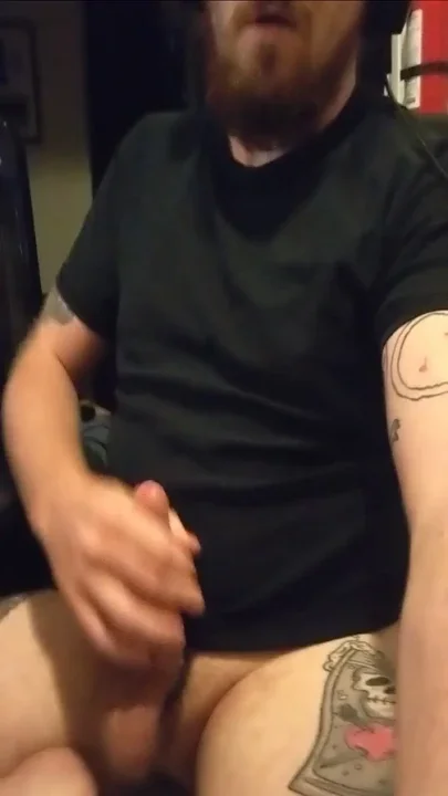 Chubby guy cums on shirt