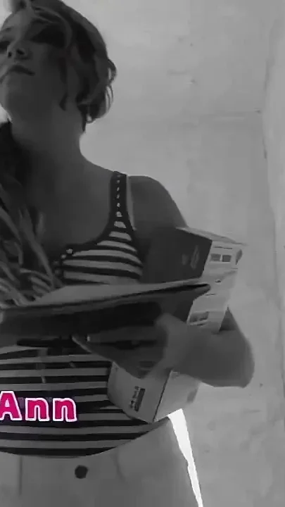 Delivery service Jessi swallows big dick