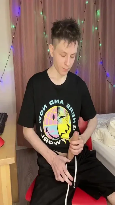 Quick Dorm Jerk Makes 23cm Cock Squirt Everywhere