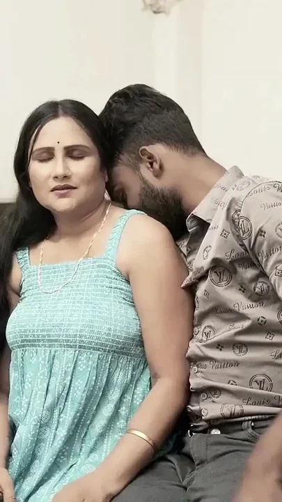 Desi Hot MILF Gets Fucked Hard by Office Boss Clip 2
