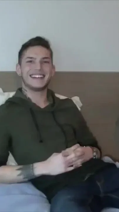 Leo fucked by sexy young striaght dude curious