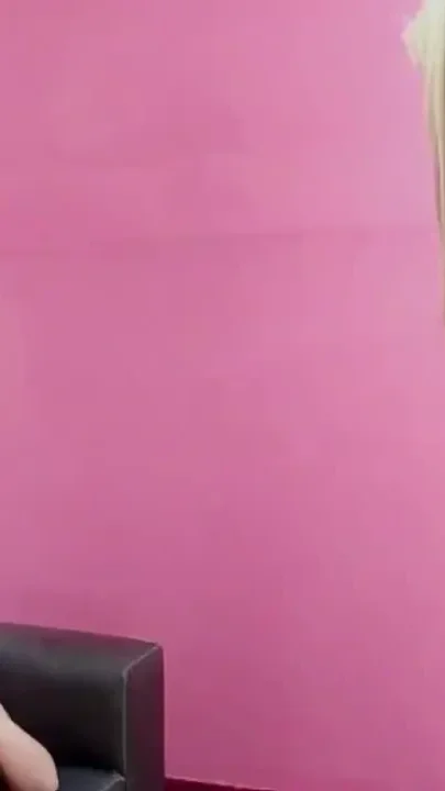 Girl gucking transgender