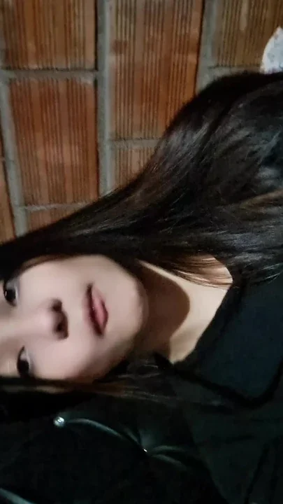 Colombian woman masturbates and touches deli