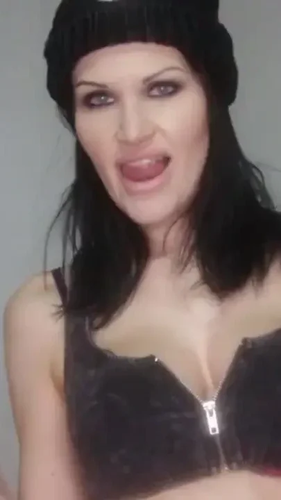 Stepsister Is Such a Bra Wanker