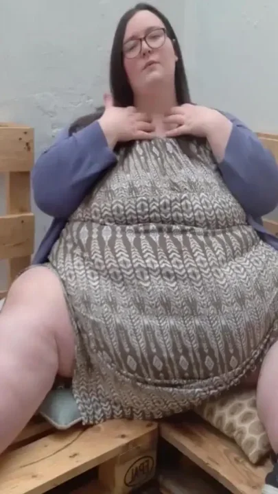 SSBBW shows pussy and spreads ass fupa