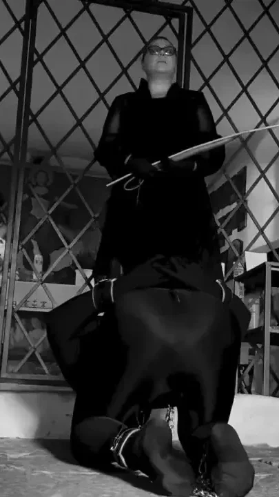 Dominatrix mistress April - the confessional