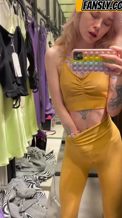 Depraved games in the fitting room I wanted to make a hot video but I got horny
